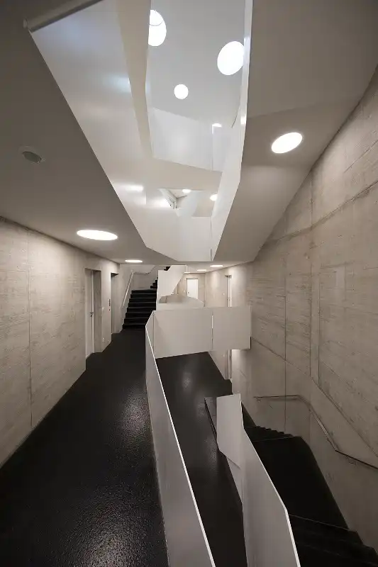 Architekturfotografie vom Hausgang von einem Neubau - Foto von UNIKATUM